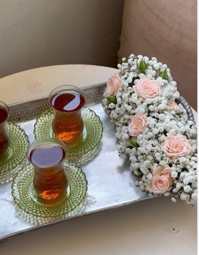 تزیین ساده و دلنشین سینی چای